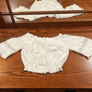 WHITE CROP TOP
